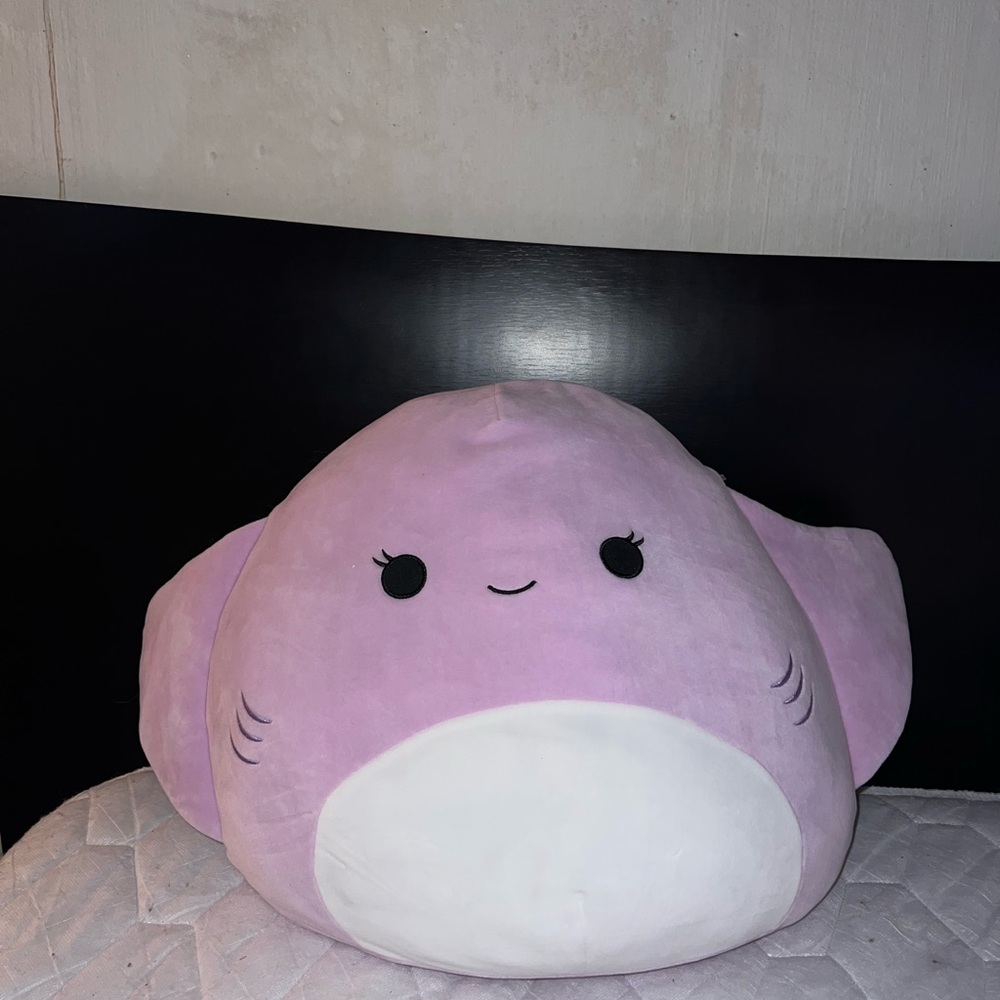 Aziza the stingray squishmallow